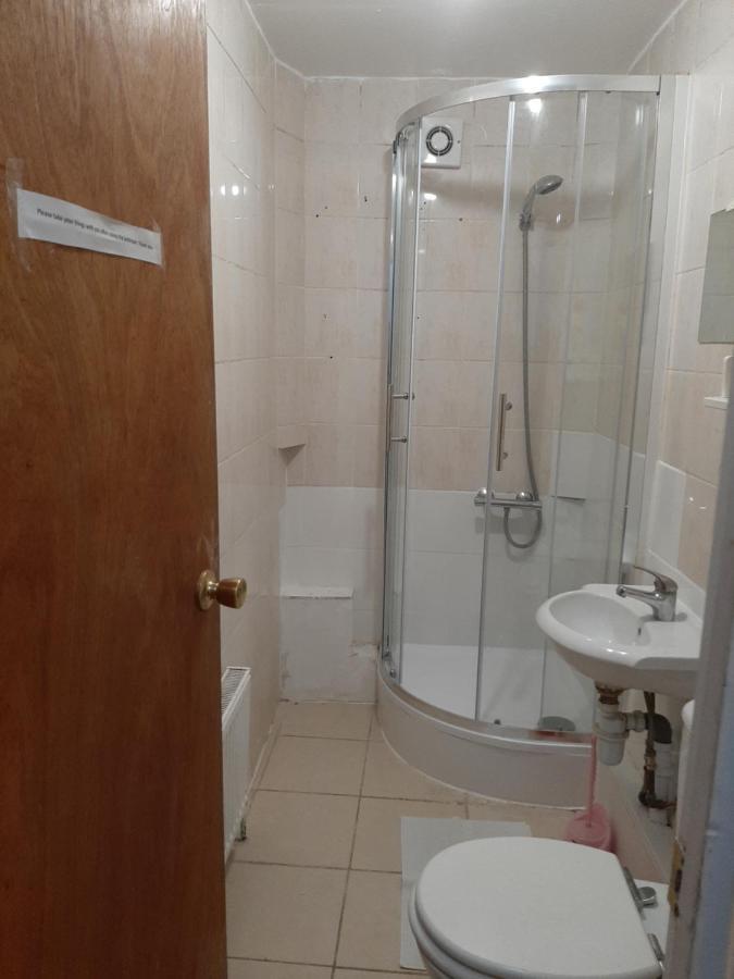 Single Bedrooms With Wifi And Underbed 10 London Exteriör bild